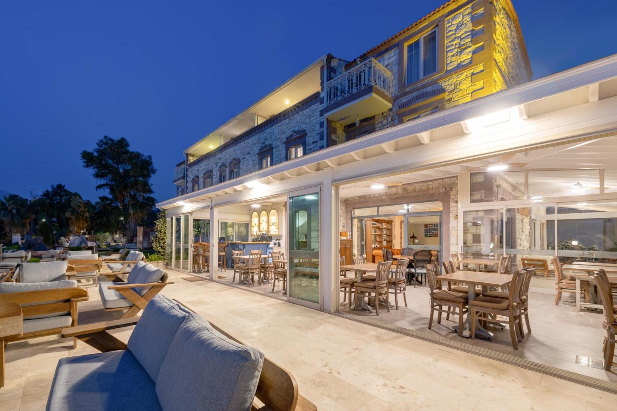 Navalia Hotel Foça Exterior foto