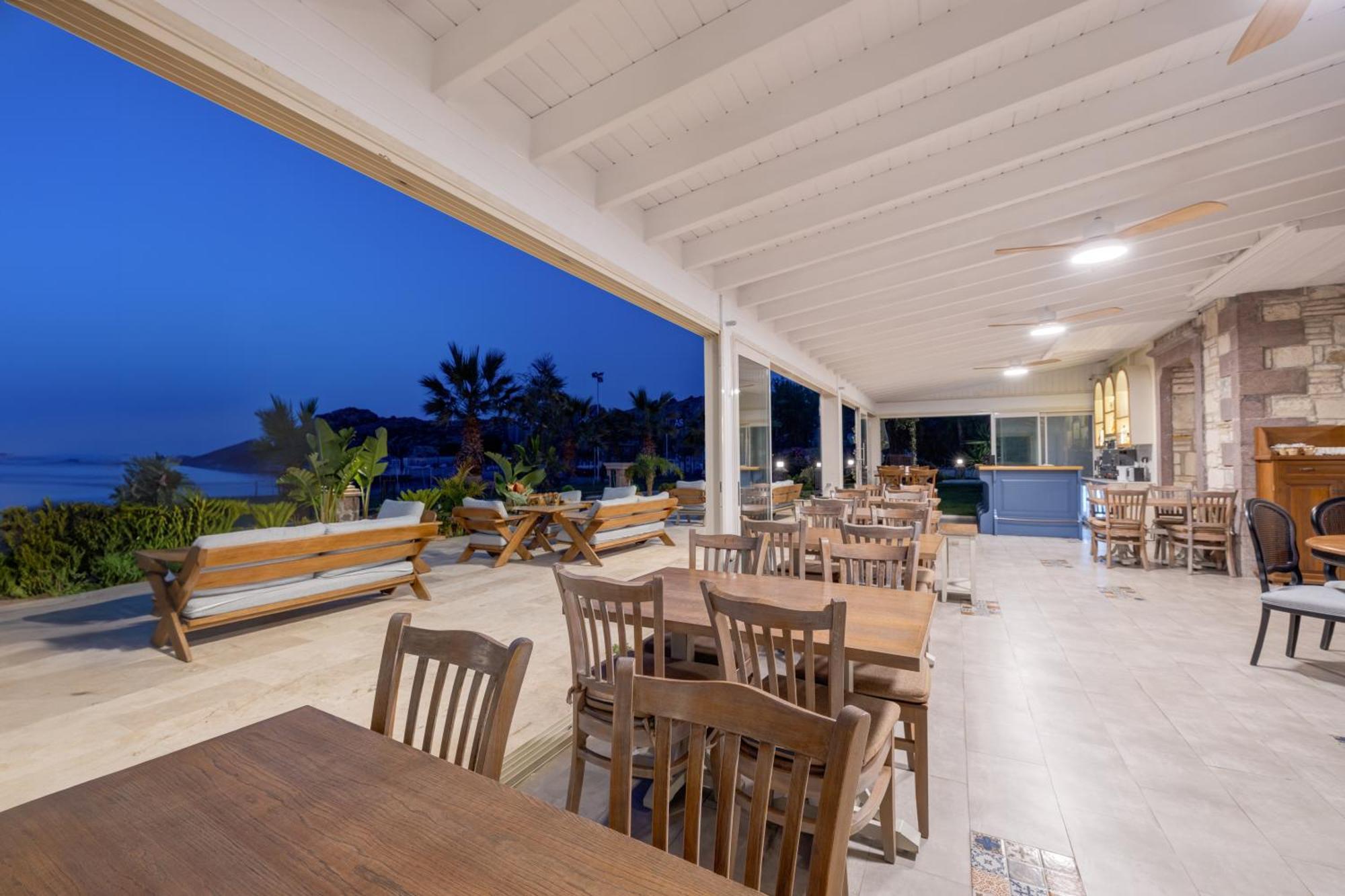Navalia Hotel Foça Exterior foto